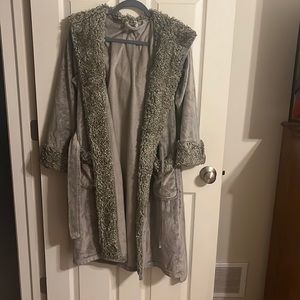 Pottery barn robe size small